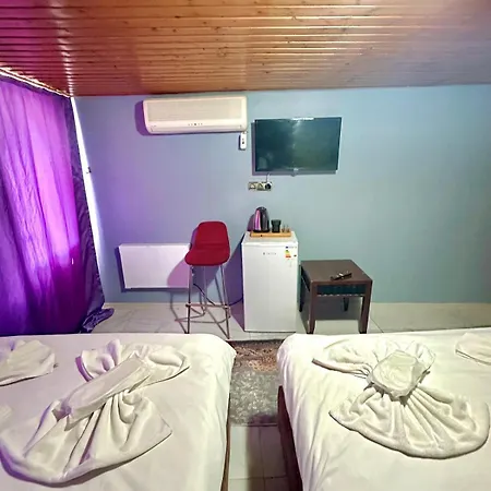 Cesi Hotel *