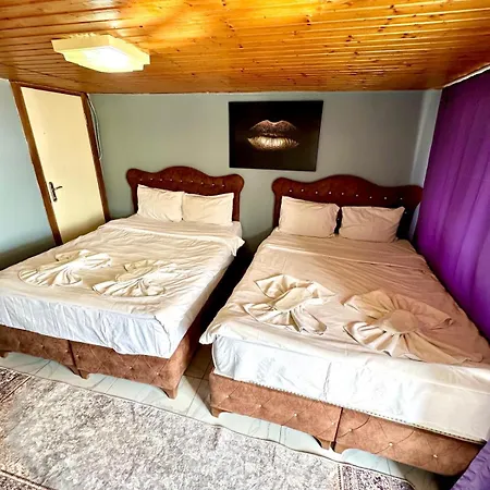 Cesi Hotel *