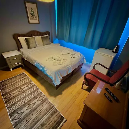 Cesi Hotel *
